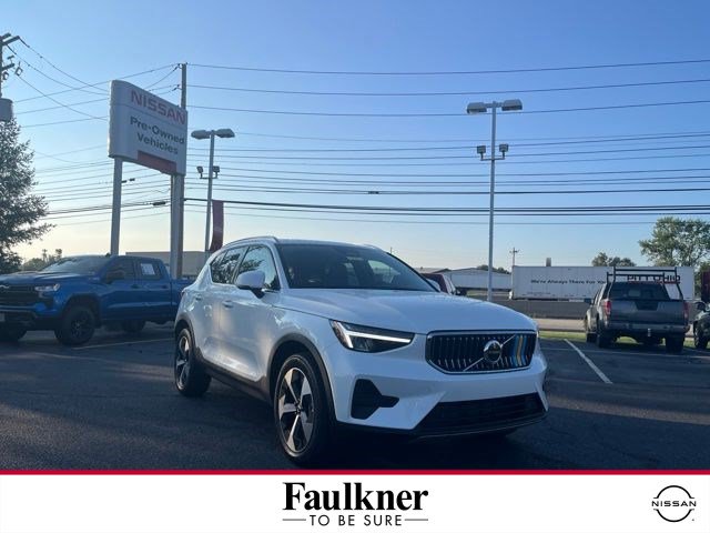 Used 2025 Volvo XC40 B5 Core w/ Protection Package Premier AWD/4WD image 1