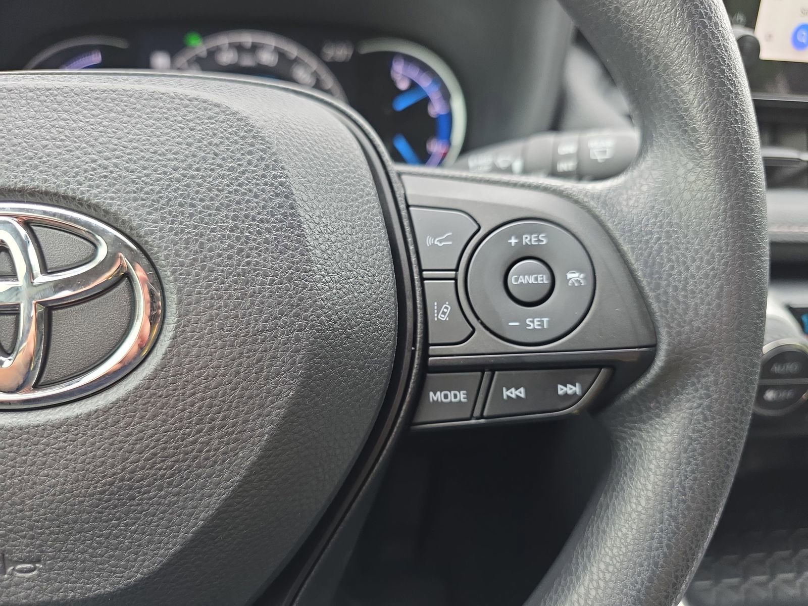 Used 2024 Toyota RAV4 XLE AWD/4WD image 17