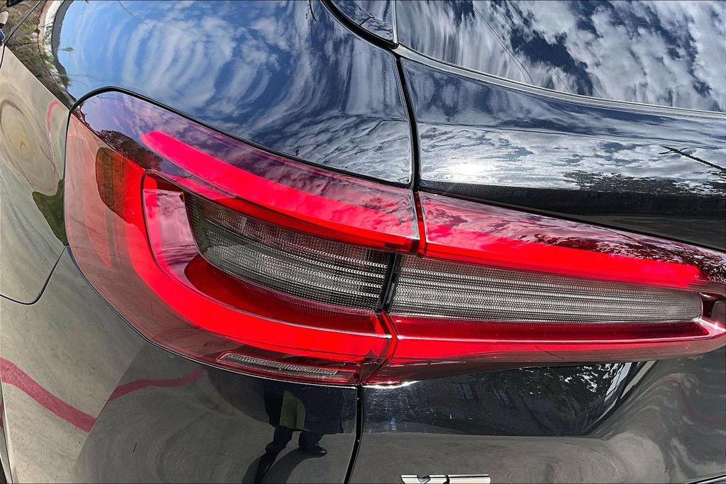 Used 2021 BMW X5 M50i AWD/4WD image 40