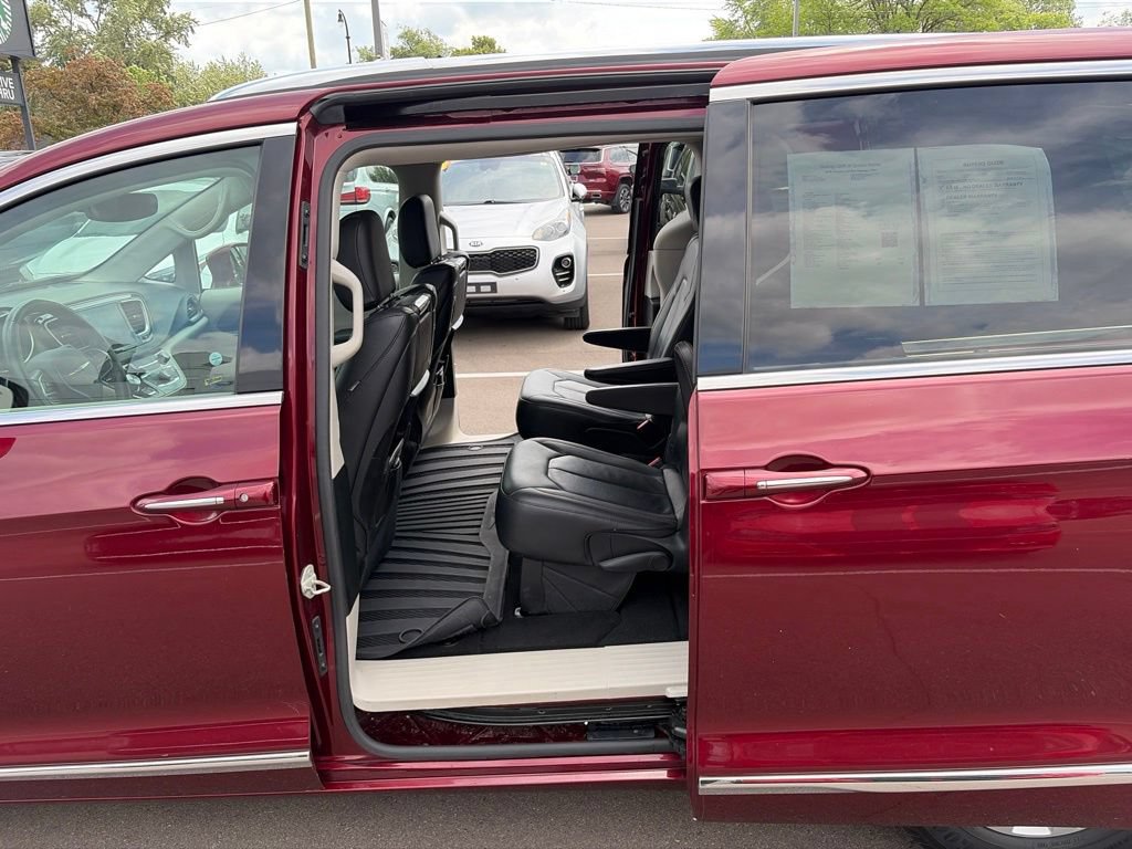 Used 2018 Chrysler Pacifica Touring-L Plus FWD image 15