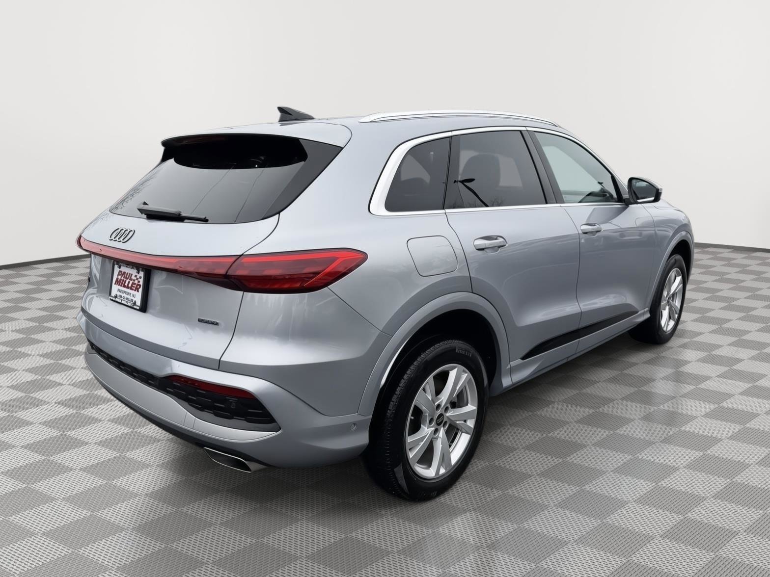 Used 2025 Audi Q5 Premium w/ Convenience Package image 6