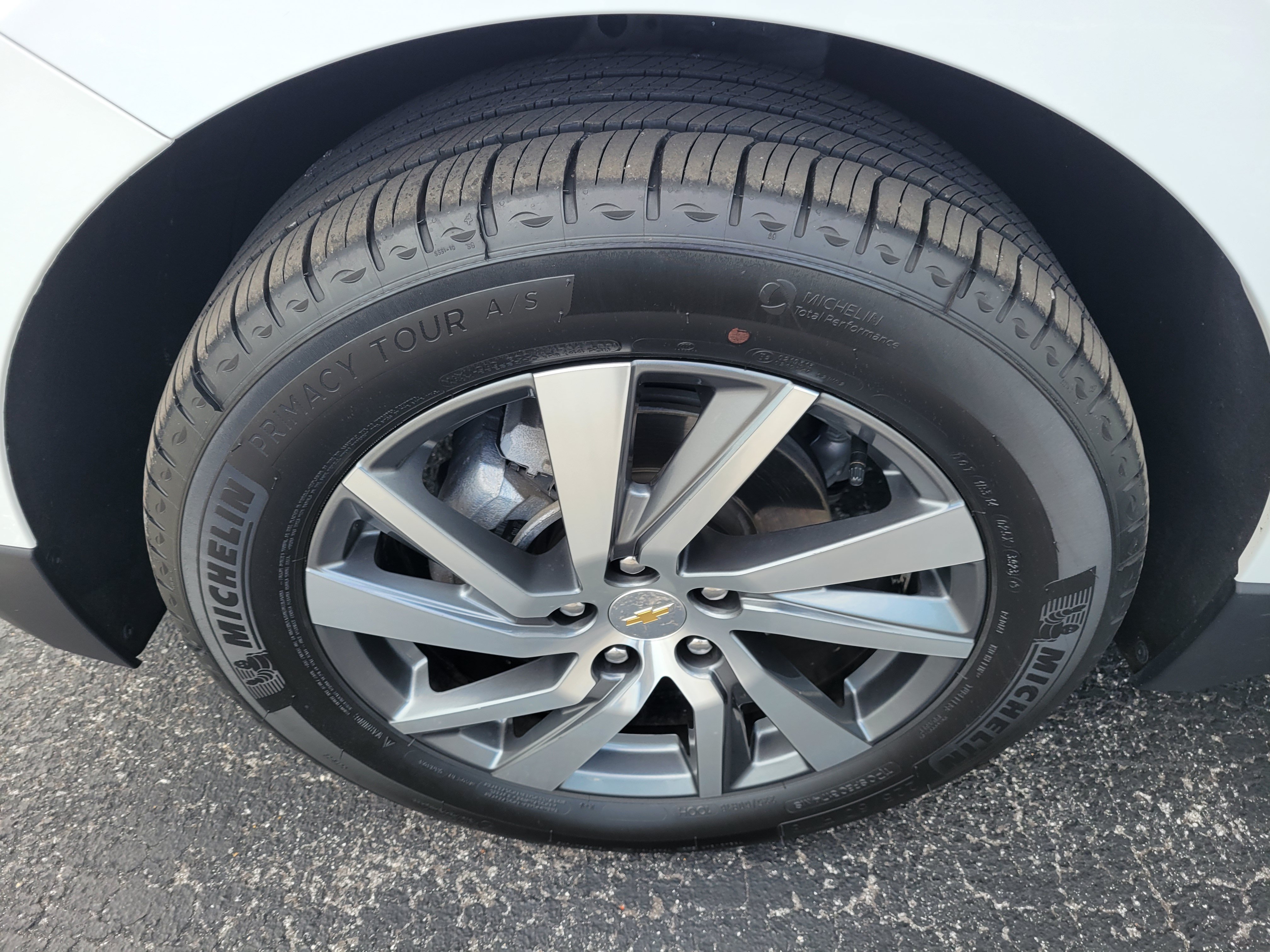 Certified 2024 Chevrolet Equinox Premier w/ LPO, Floor Liner Package FWD image 38
