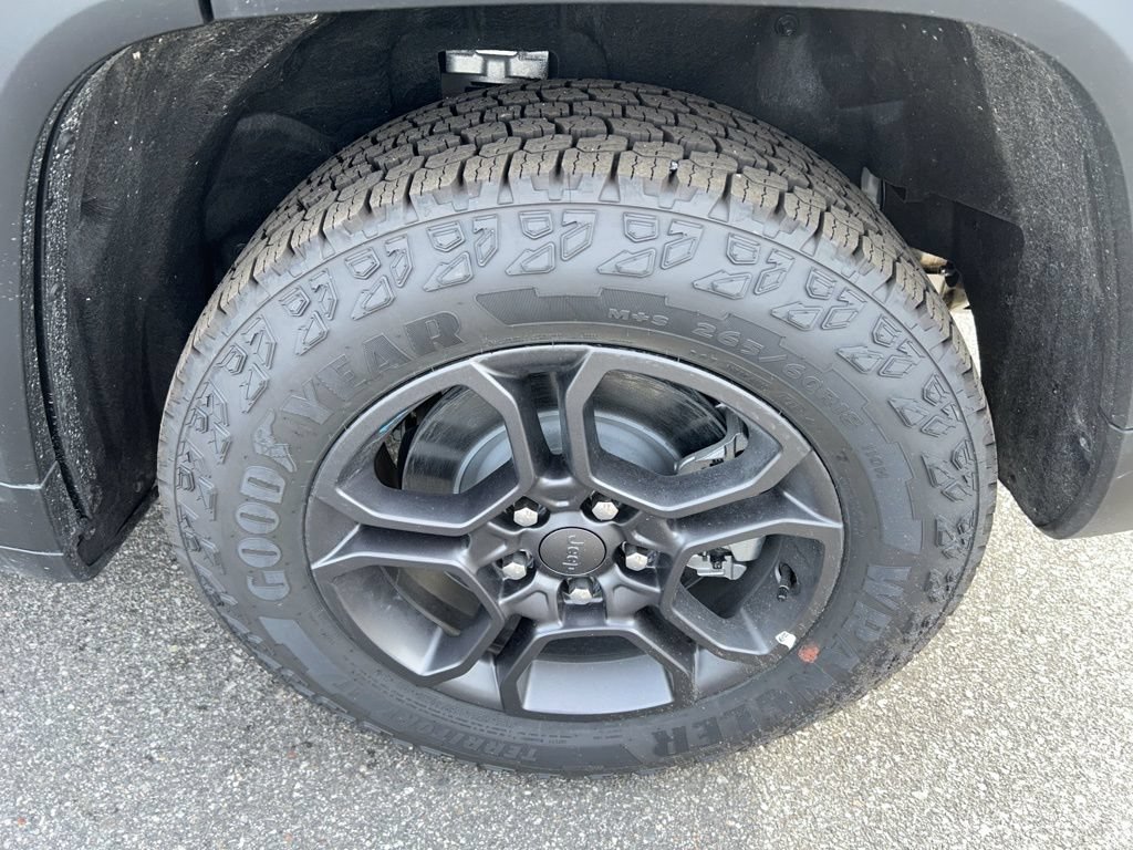 New 2024 Jeep Grand Cherokee Trailhawk w/ Advanced Protech Group II AWD/4WD image 19
