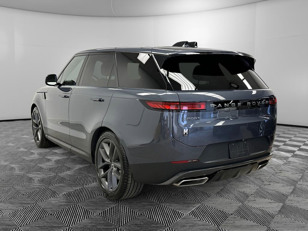 Used 2025 Land Rover Range Rover Sport SE AWD/4WD image 3
