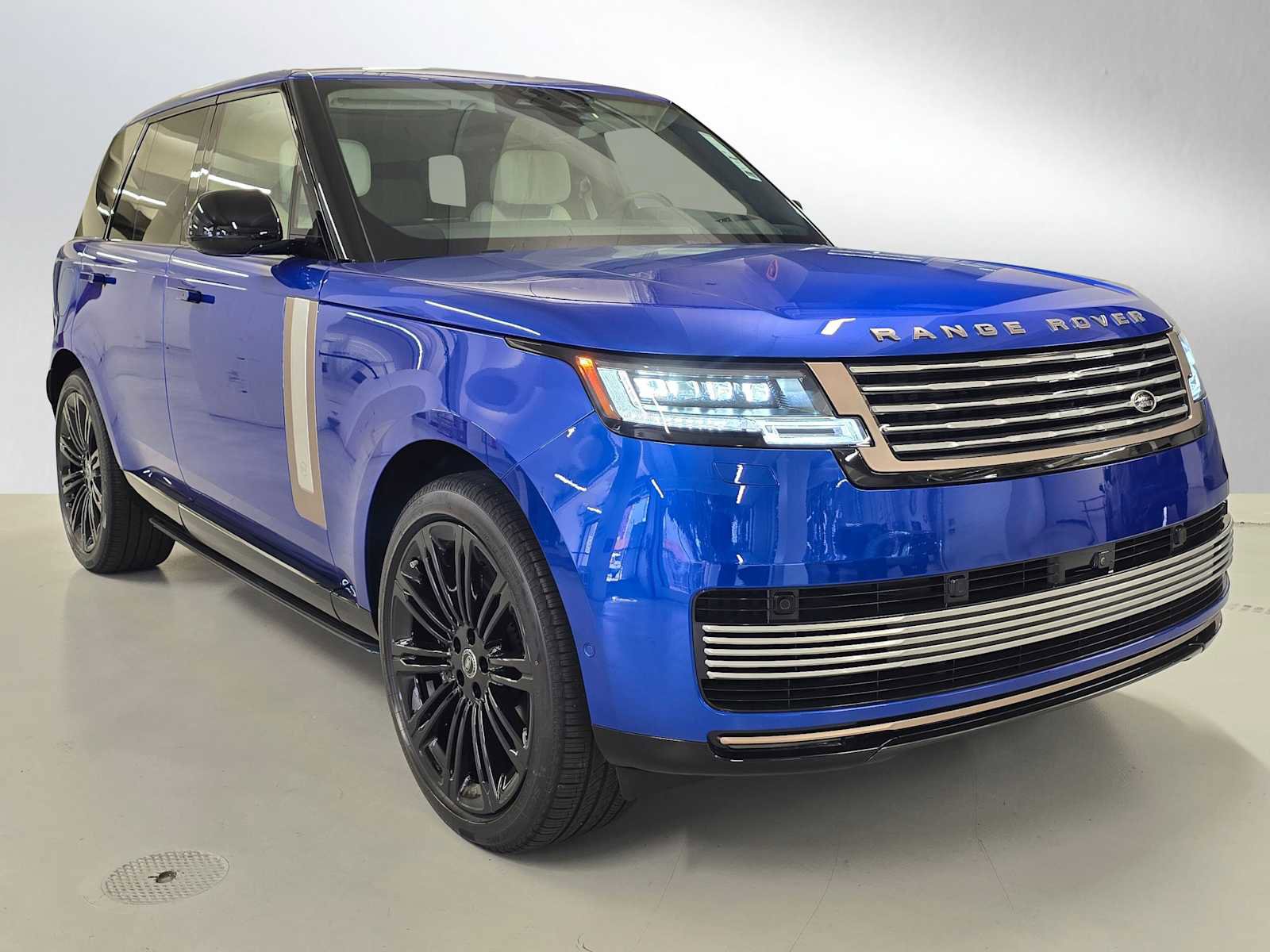 New 2025 Land Rover Range Rover SV image 7