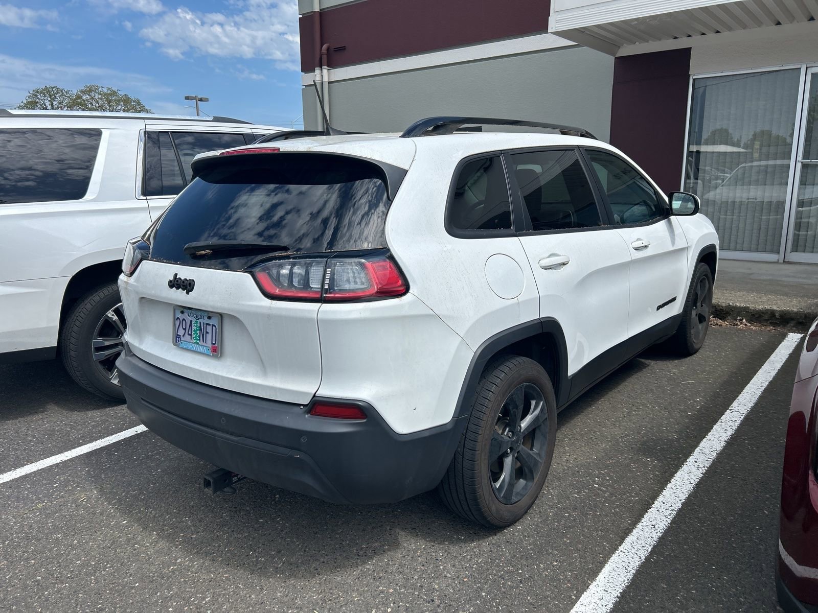 Used 2019 Jeep Cherokee Latitude Plus FWD image 3