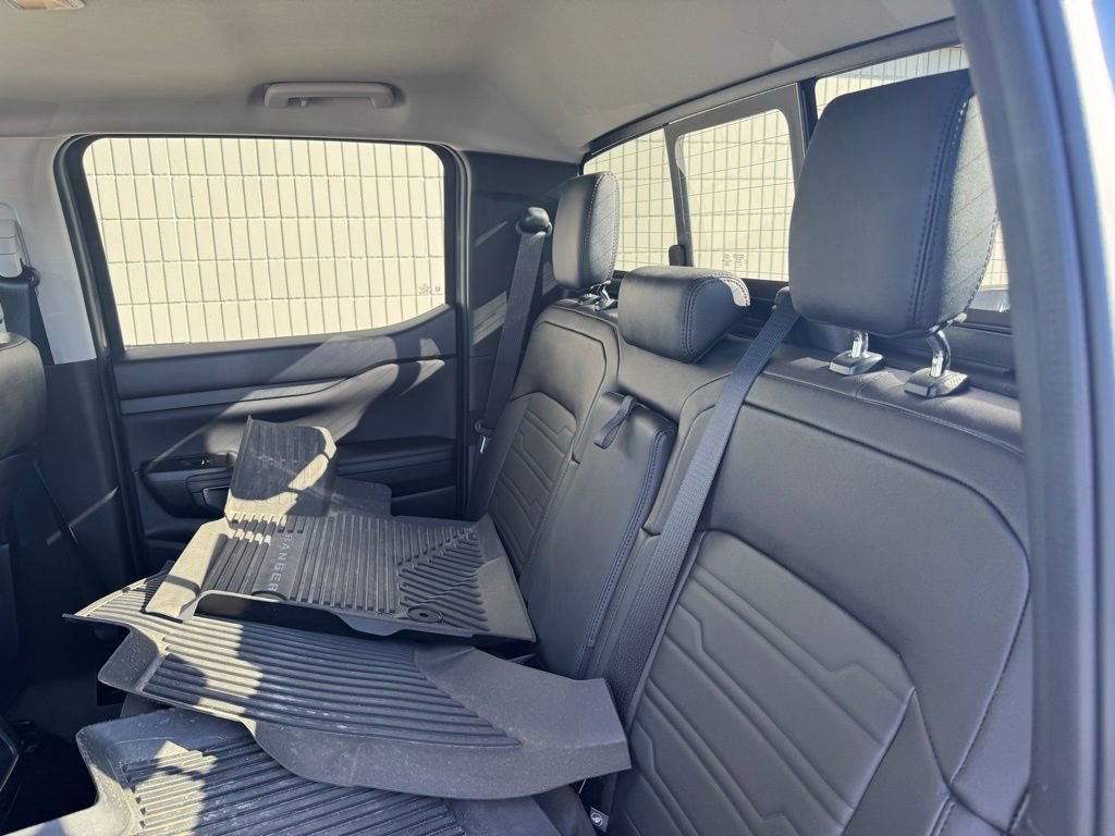 Used 2025 Ford Ranger Lariat w/ Black Appearance Package image 11