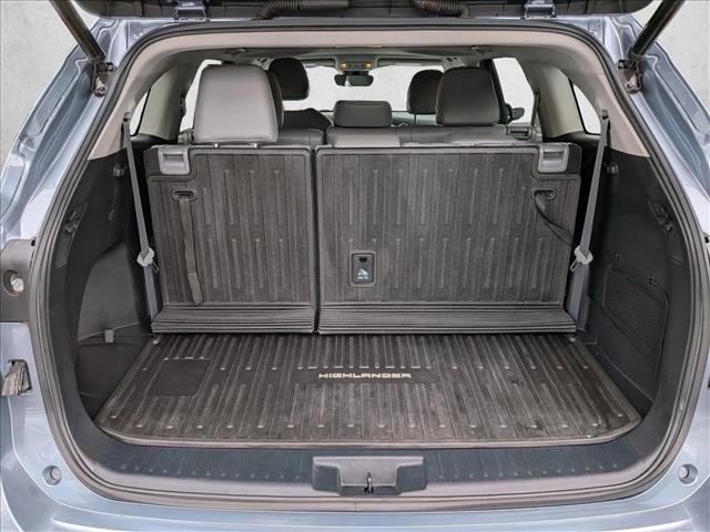 Used 2022 Toyota Highlander XLE AWD/4WD image 6