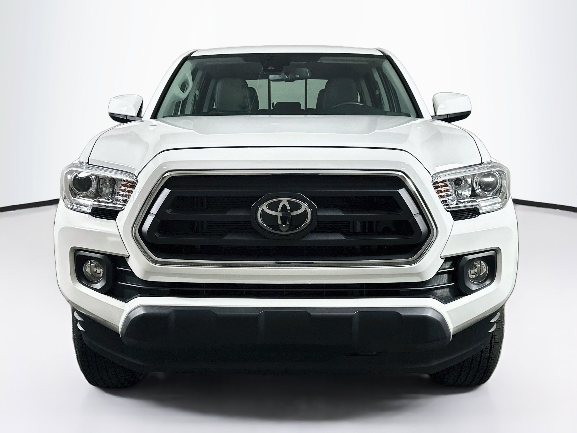 Used 2023 Toyota Tacoma SR5 RWD image 2