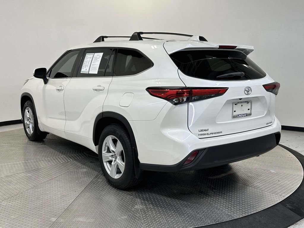 Used 2020 Toyota Highlander LE image 5