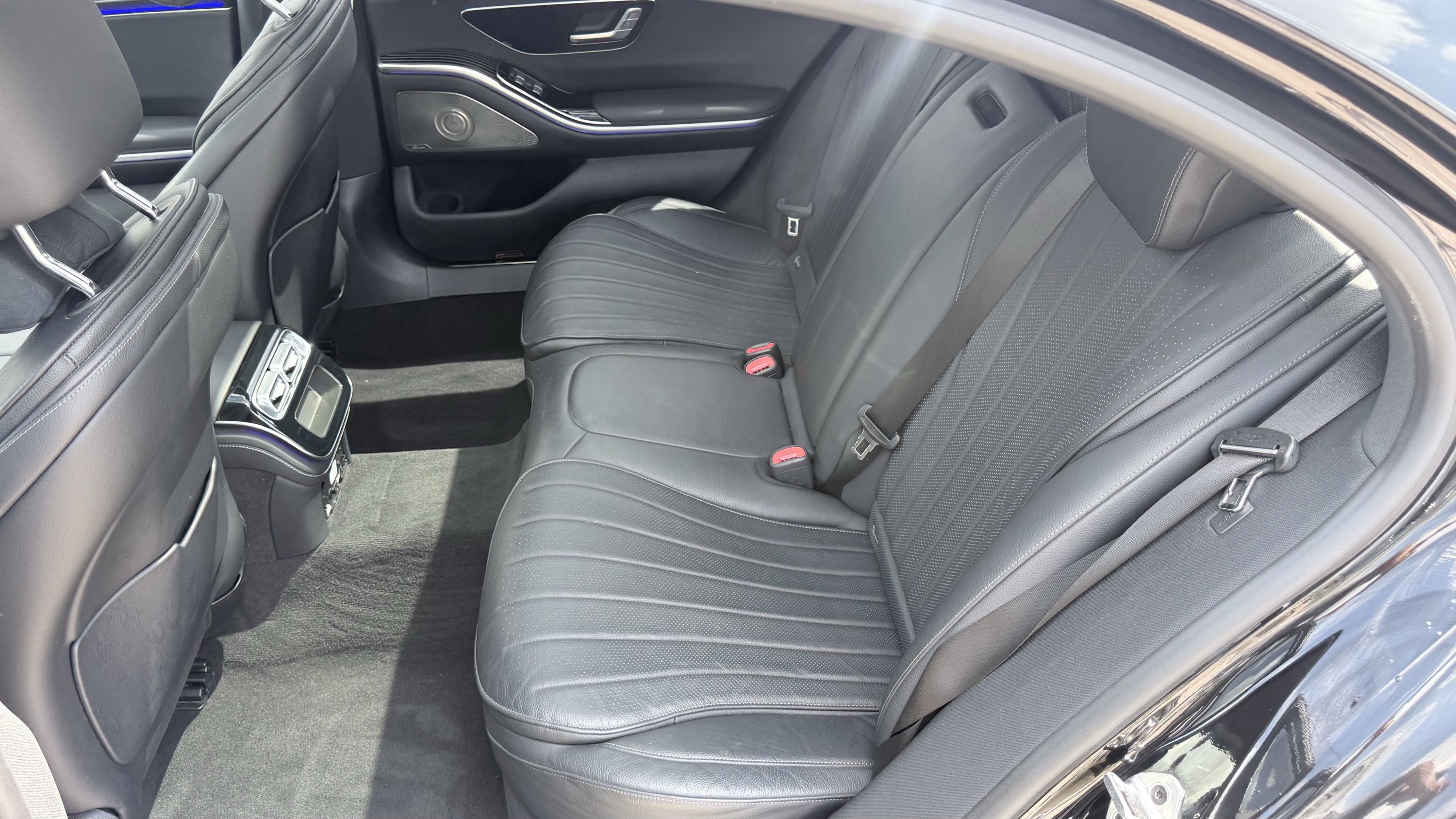 Used 2022 Mercedes-Benz S 580 4MATIC Sedan w/ AMG Line Package image 24