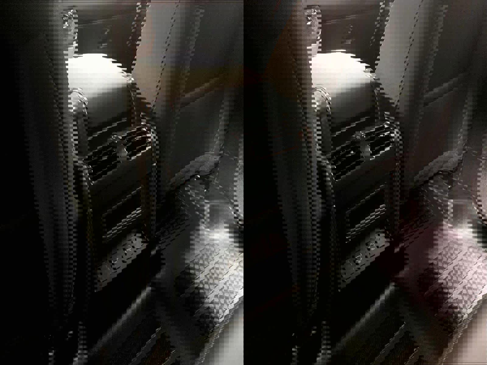 Used 2025 Land Rover Defender 110 S image 29