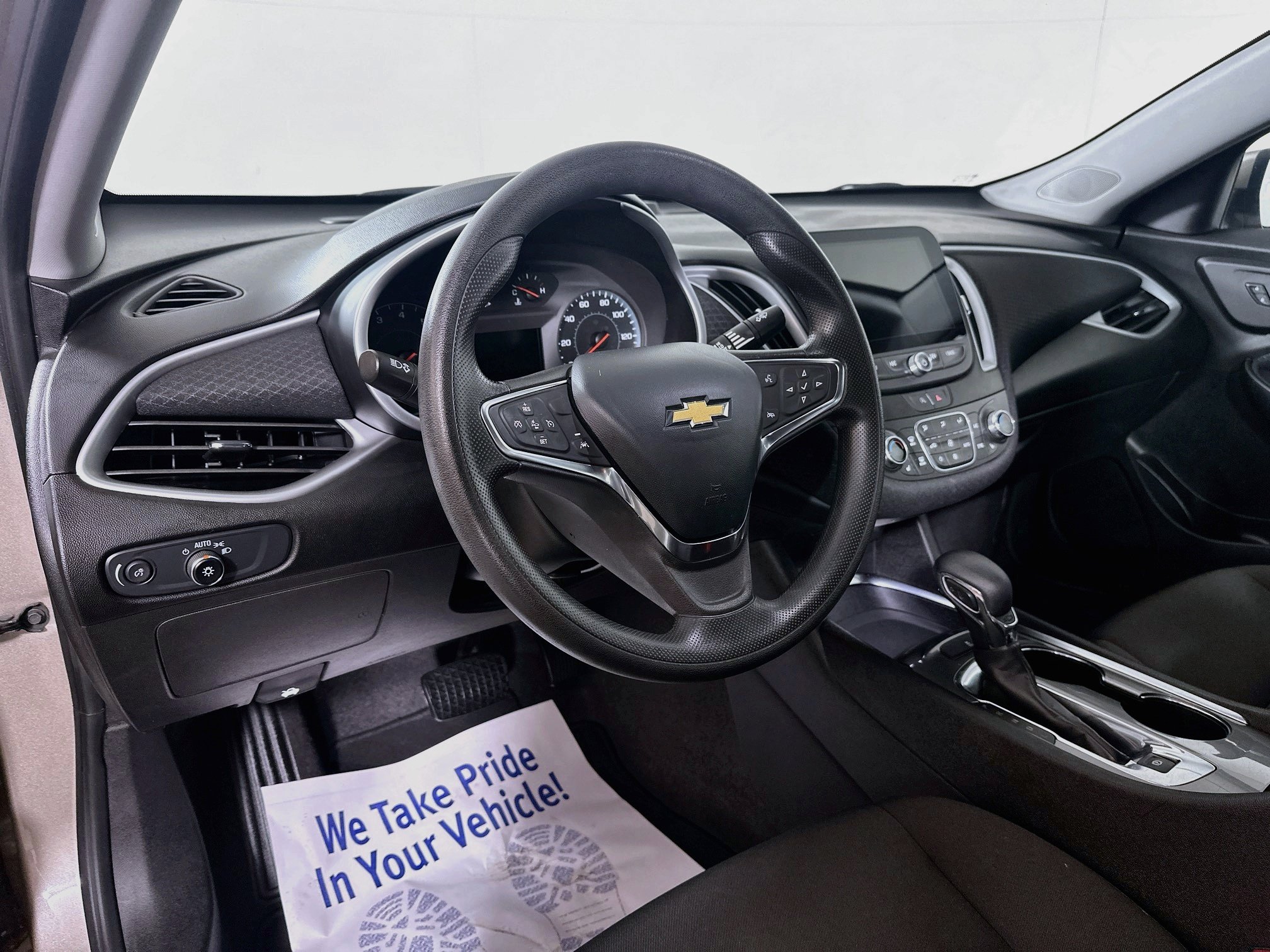 Used 2023 Chevrolet Malibu LT FWD image 9
