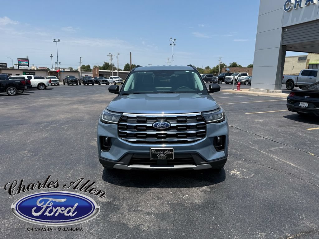 Used 2025 Ford Explorer Active w/ Active Comfort Package RWD image 8