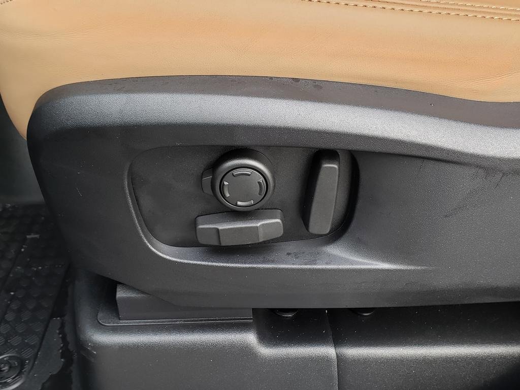 New 2026 Land Rover Defender 110 S image 19