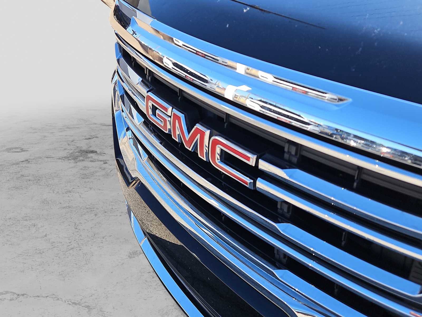 Used 2023 GMC Acadia SLT image 13