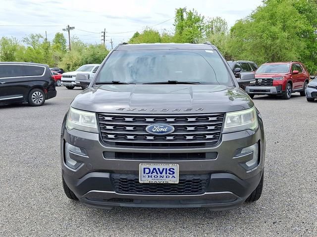 Used 2017 Ford Explorer XLT w/ Equipment Group 202A AWD/4WD image 2