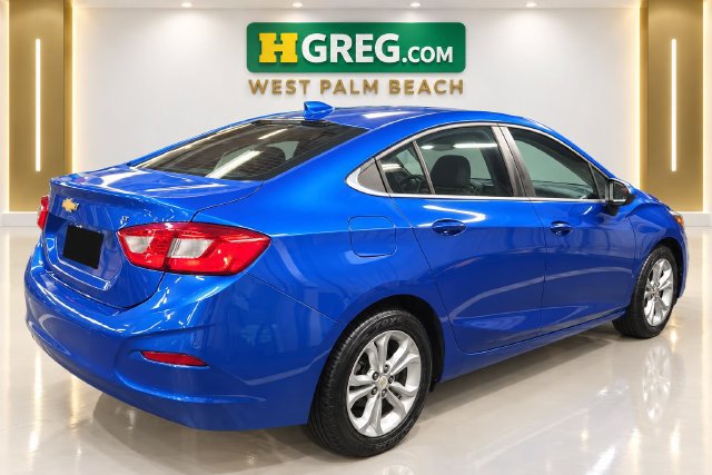 Used 2019 Chevrolet Cruze LT w/ Sun And Sound Package FWD image 2