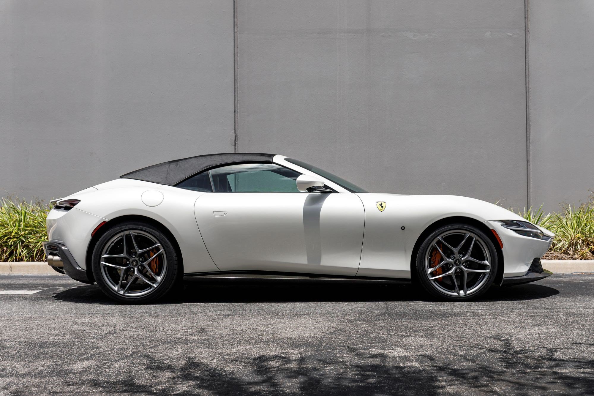 Used 2024 Ferrari Roma Spider RWD image 6