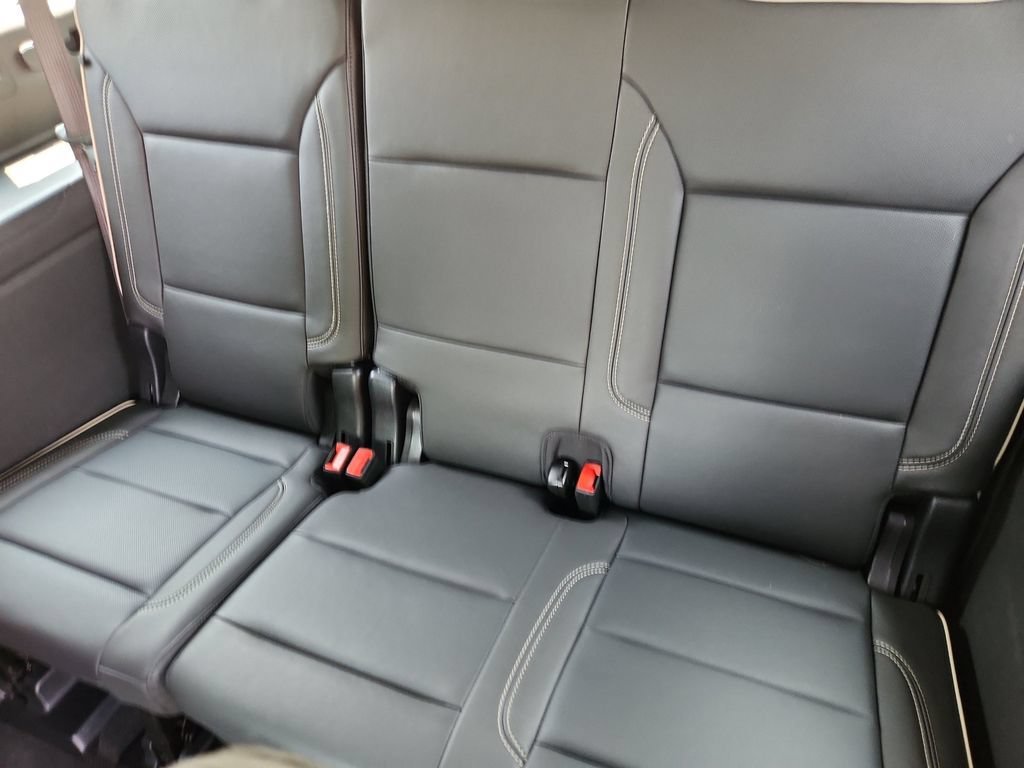 Used 2025 Chevrolet Suburban Premier AWD/4WD image 26