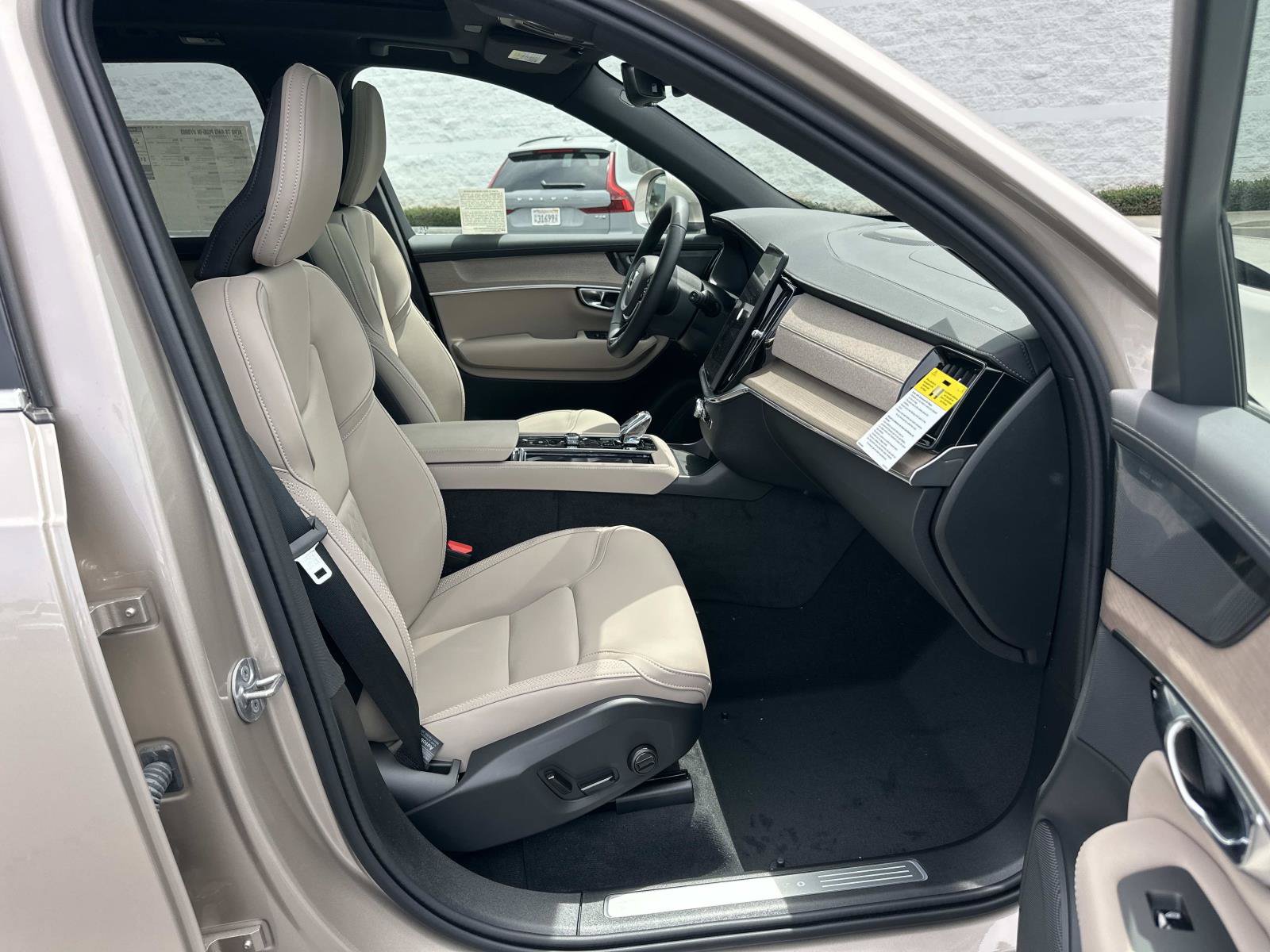 New 2026 Volvo XC90 T8 Plus w/ Protection Package Premier AWD/4WD image 21