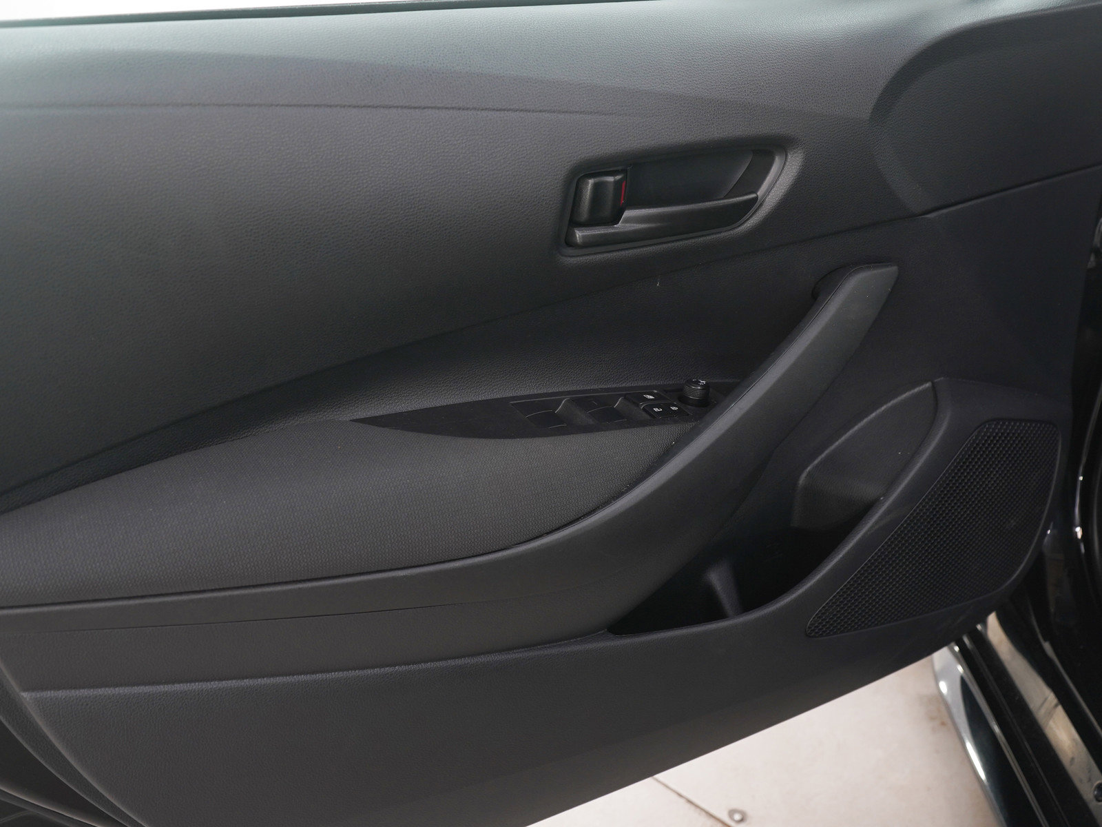 Used 2025 Toyota Corolla LE FWD image 23