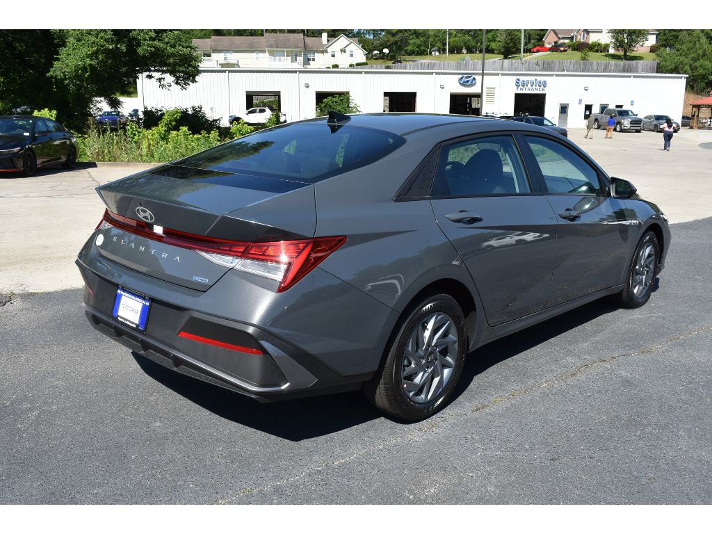 New 2025 Hyundai Elantra Blue image 5