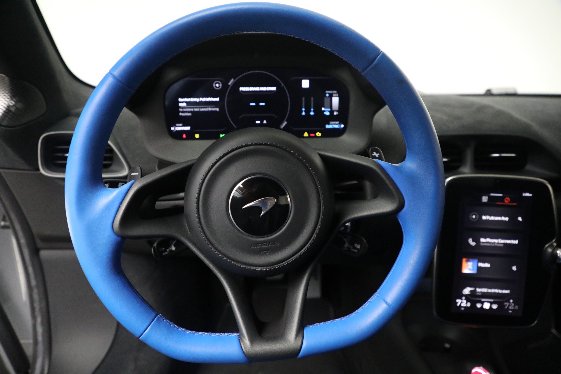 Used 2023 McLaren Artura RWD image 25