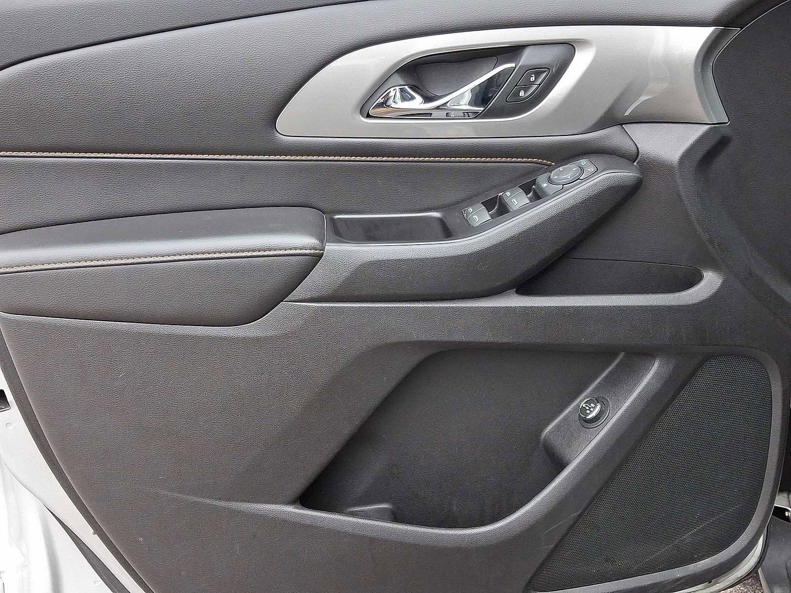 Used 2018 Chevrolet Traverse LT image 28