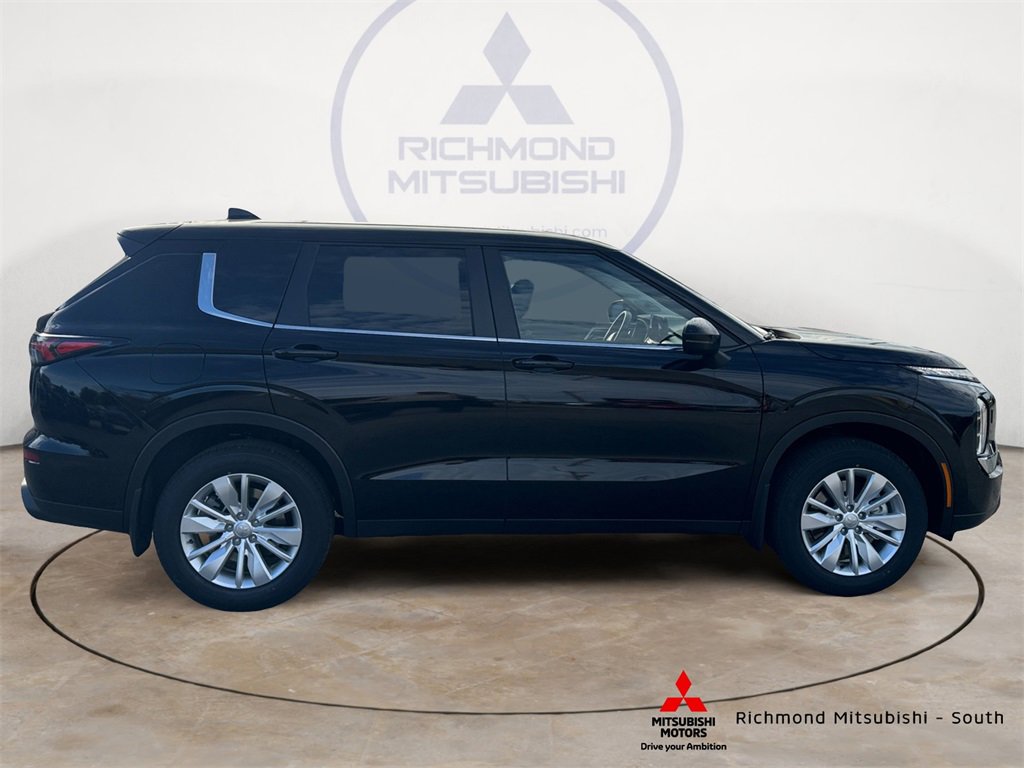 New 2026 Mitsubishi Outlander ES image 2