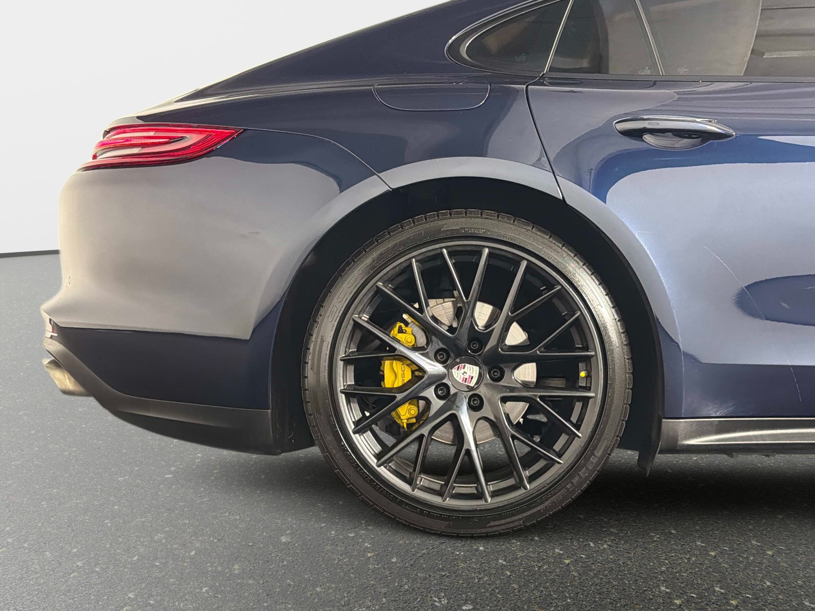Used 2017 Porsche Panamera 4 AWD/4WD image 18