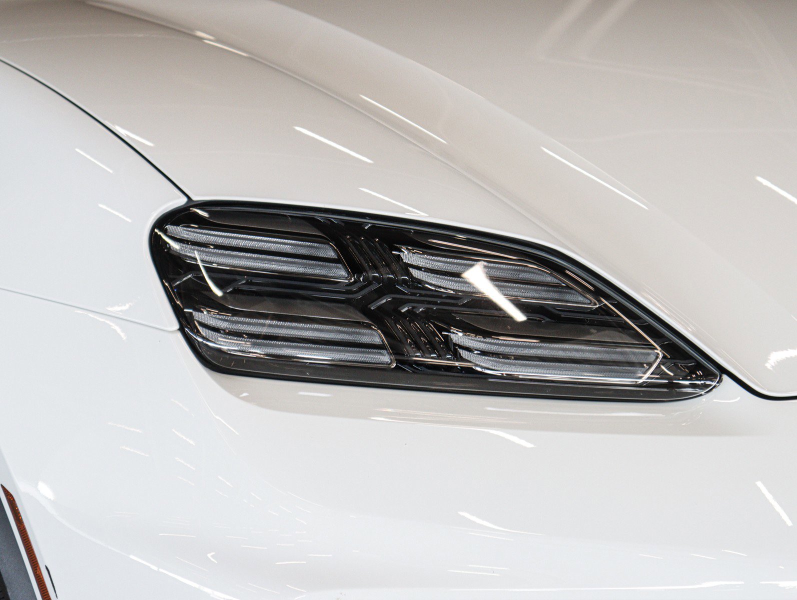 Certified 2025 Porsche Macan 4S Electric image 27