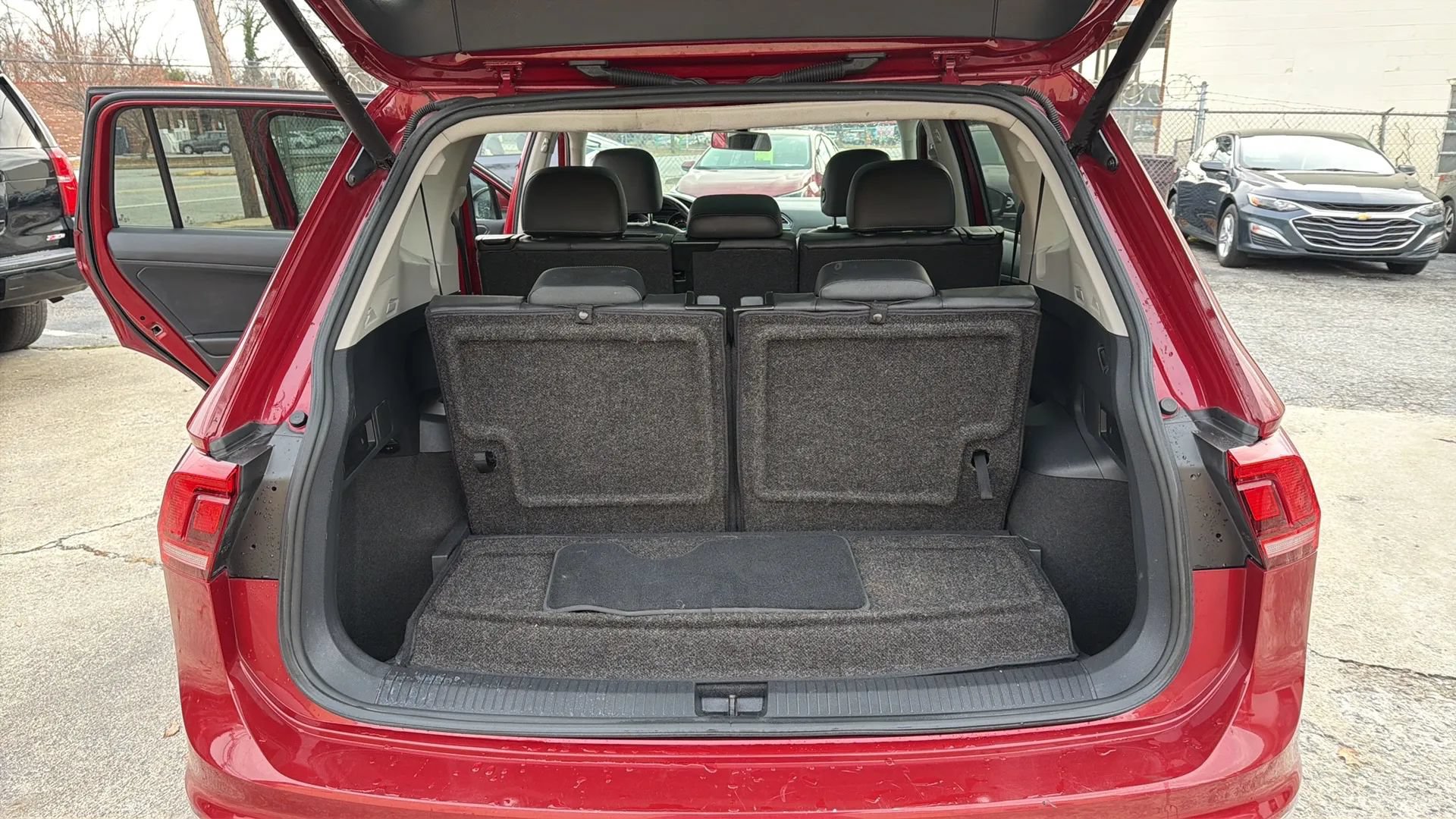 Used 2018 Volkswagen Tiguan SEL FWD image 27