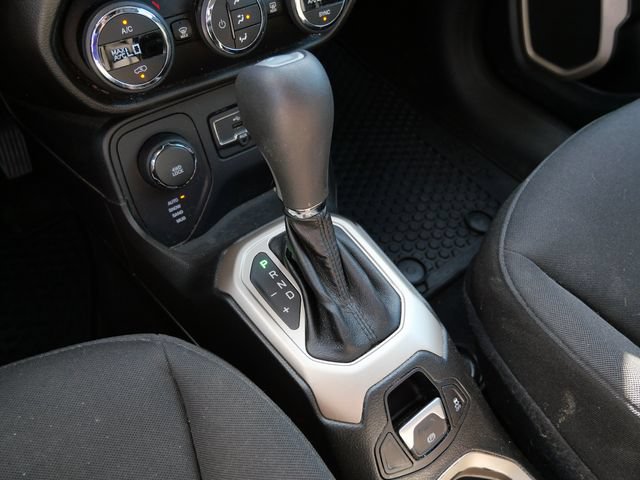 Used 2017 Jeep Renegade Latitude w/ Popular Equipment Group AWD/4WD image 24