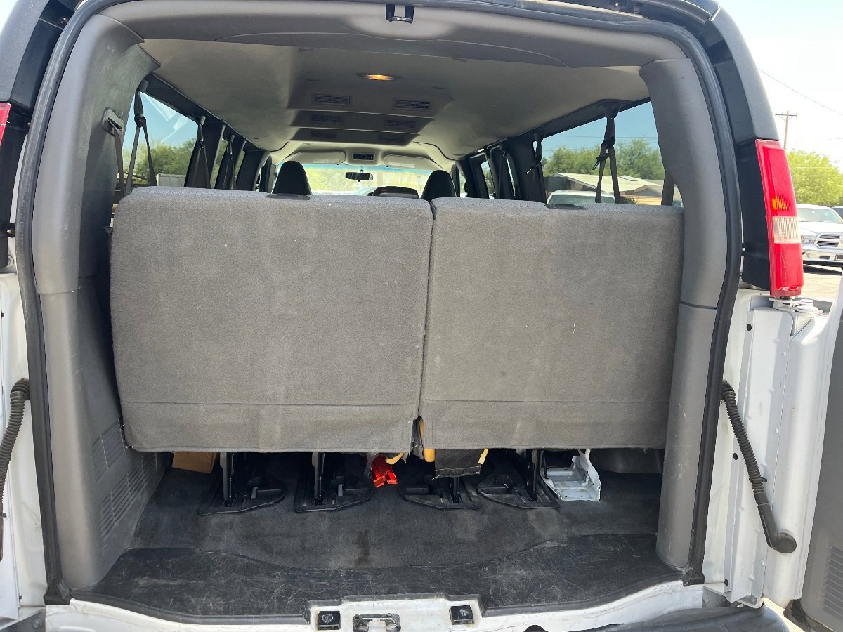 Used 2017 Chevrolet Express 3500 LT w/ LT Preferred Equipment Group RWD image 24