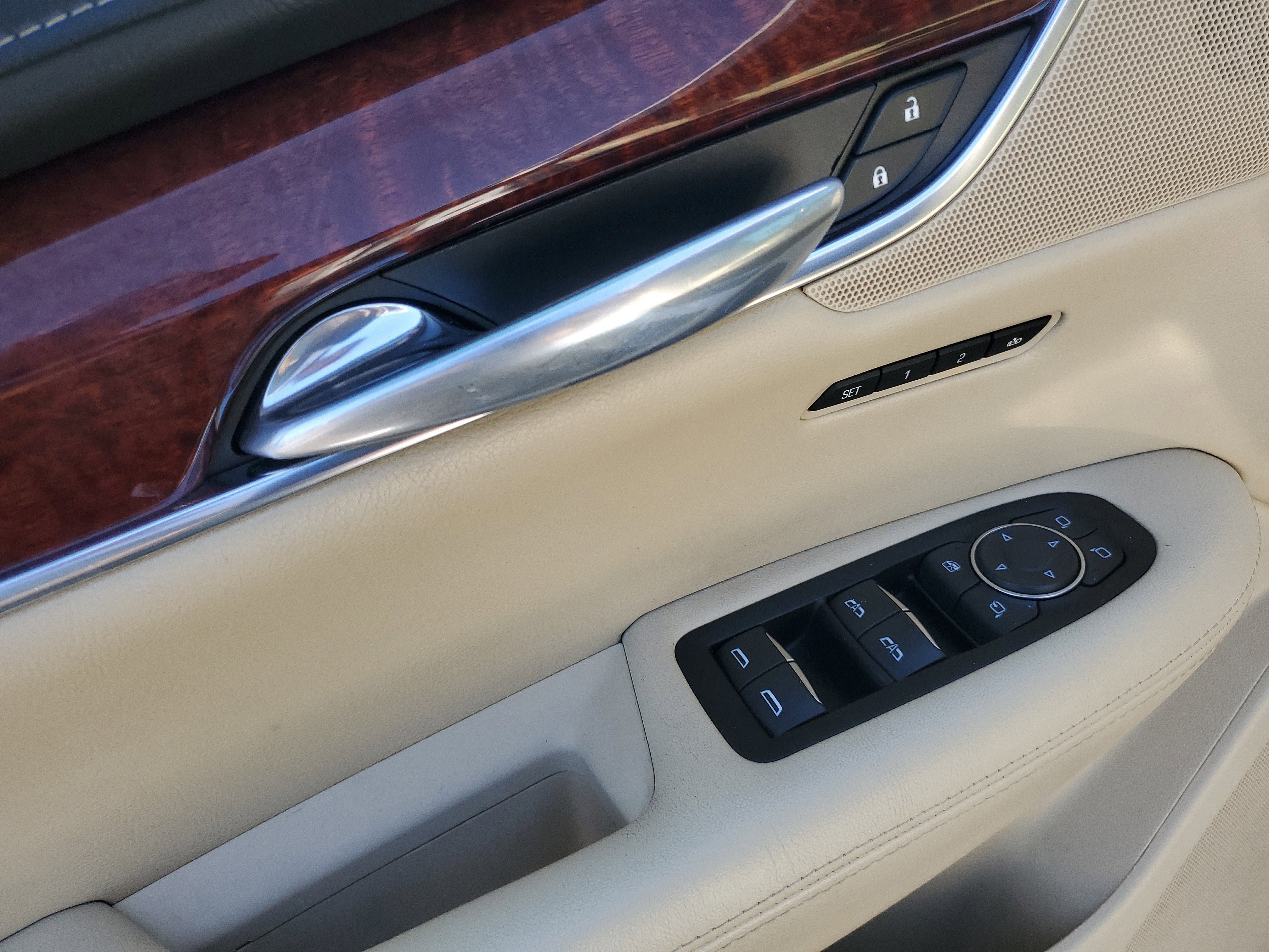 Used 2019 Cadillac XT5 Premium Luxury w/ Driver Assist Package image 9