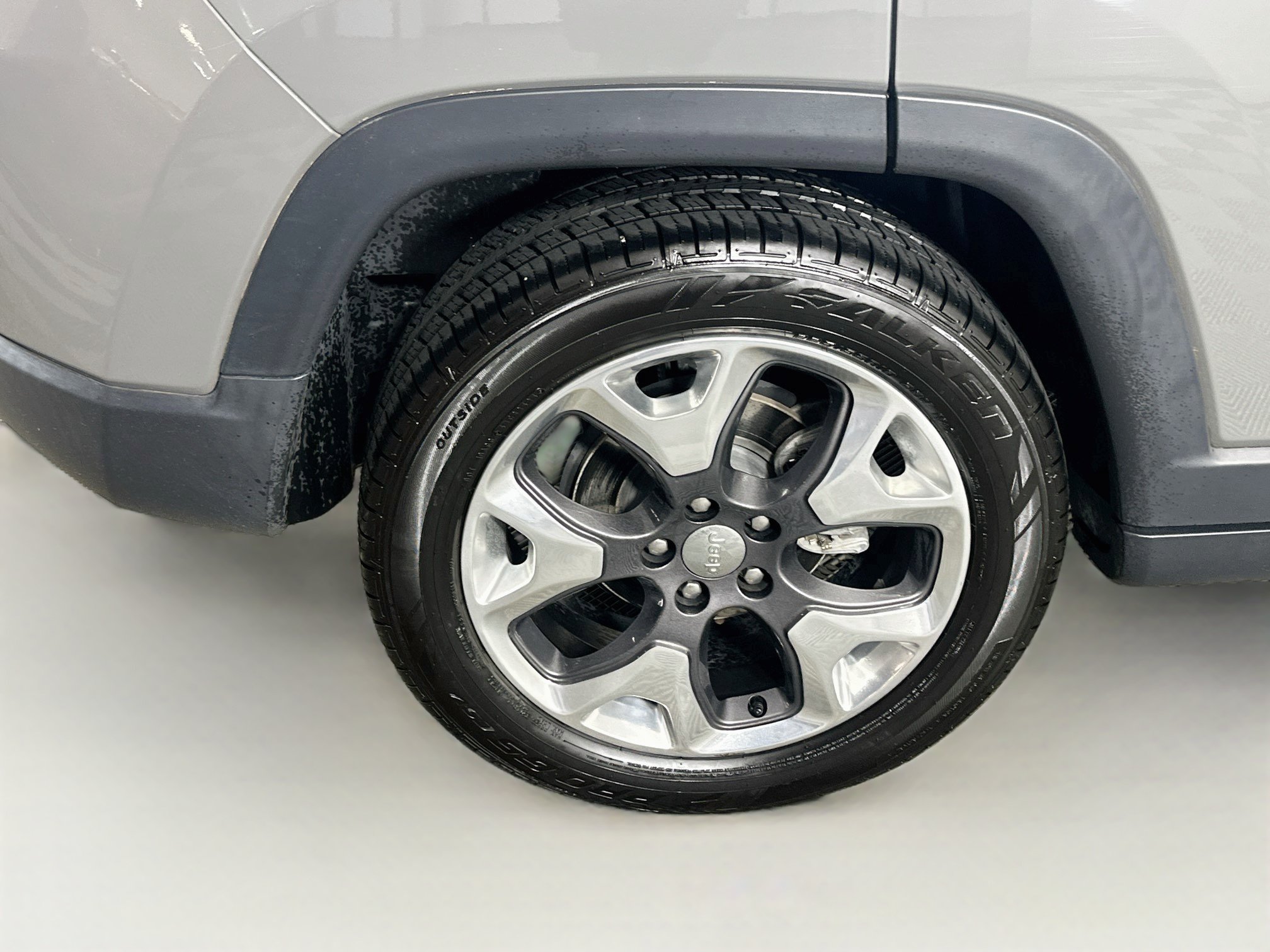 Used 2019 Jeep Compass Limited FWD image 11