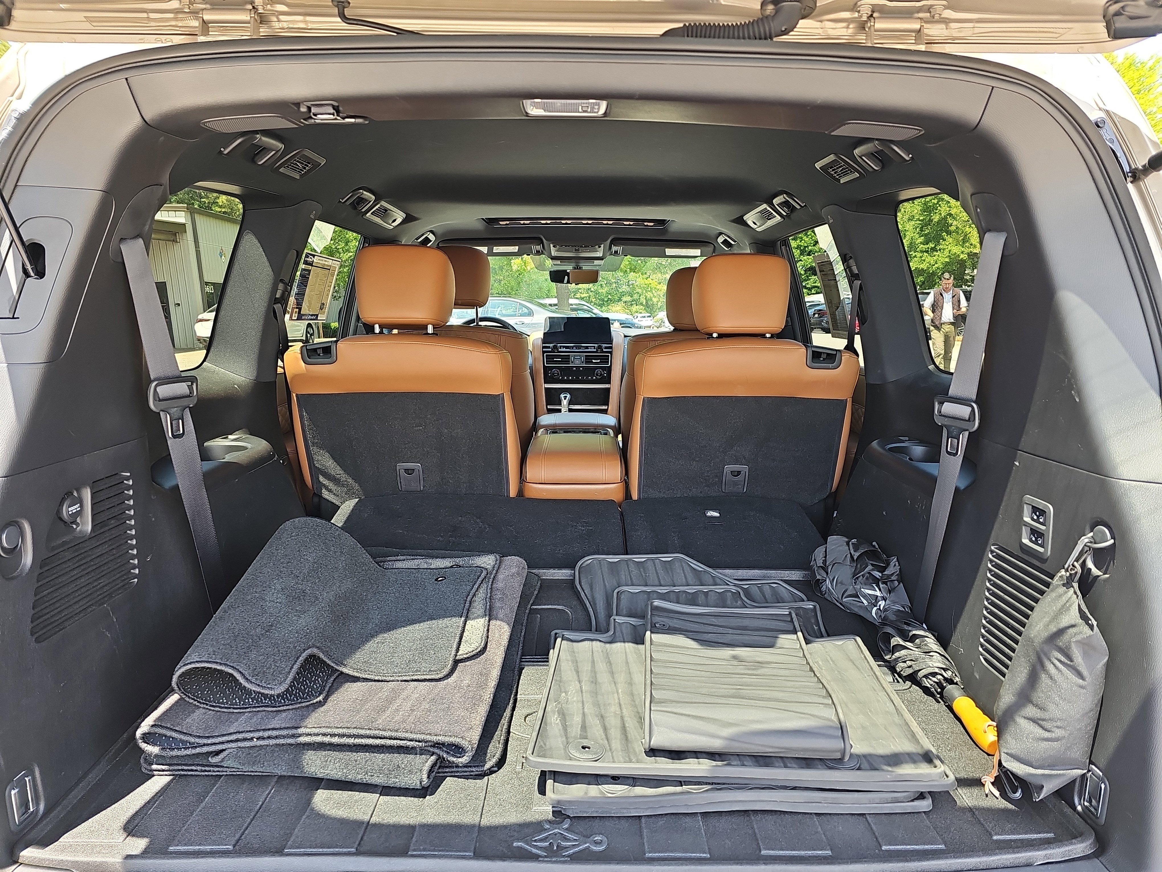 Used 2024 INFINITI QX80 Sensory AWD/4WD image 13