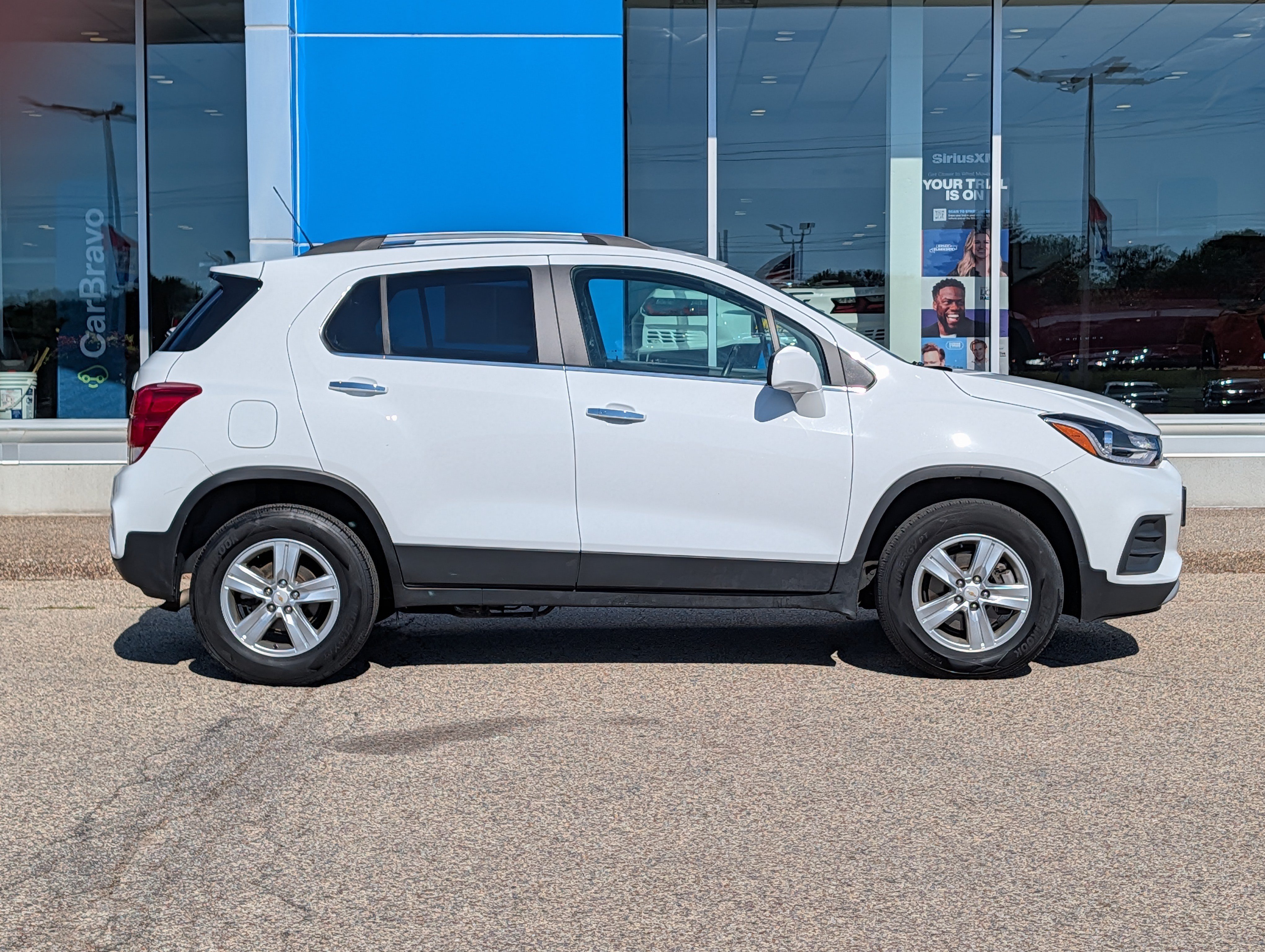 Certified 2019 Chevrolet Trax LT w/ LT Convenience Package AWD/4WD image 2