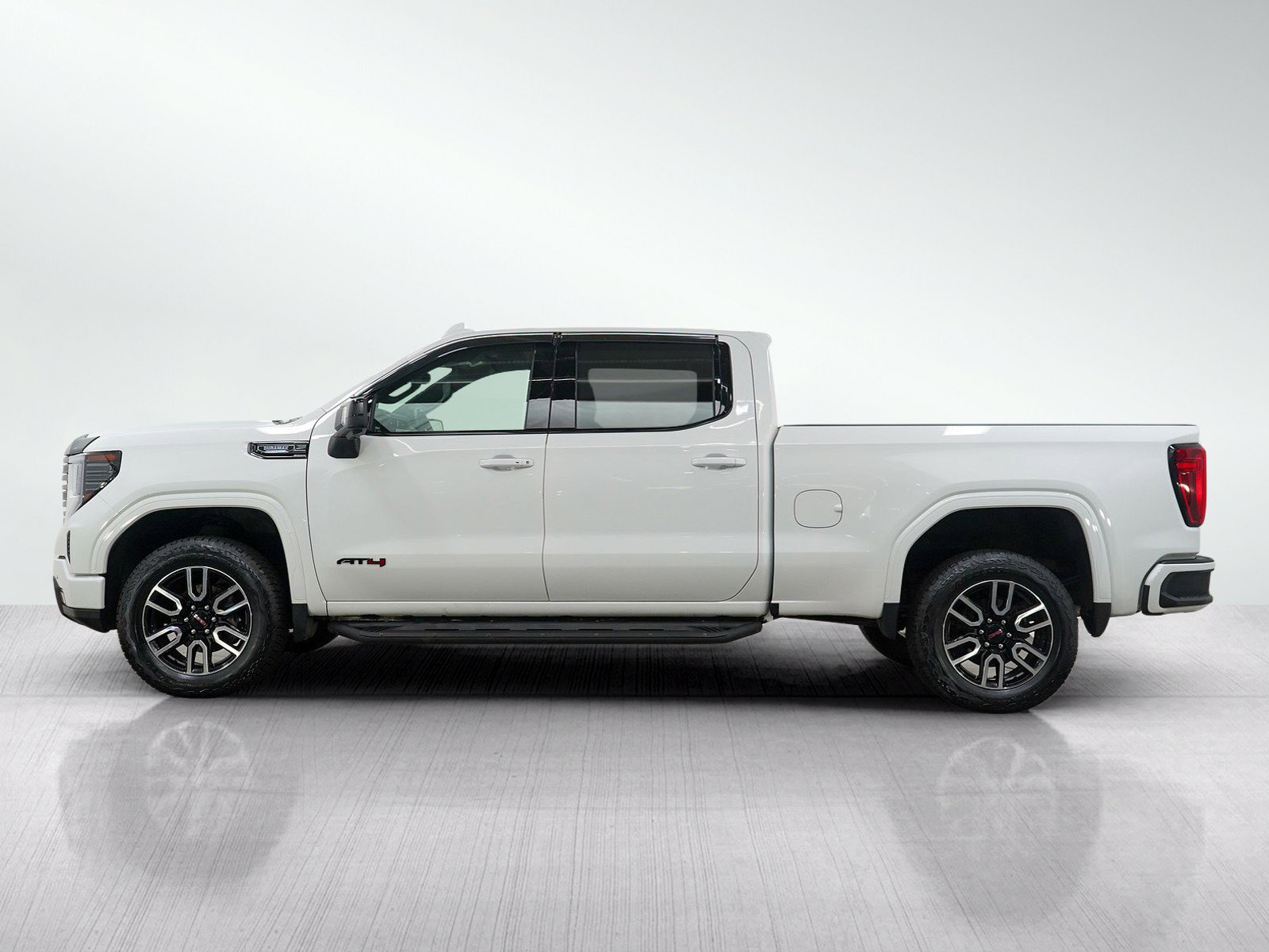 Used 2024 GMC Sierra 1500 AT4 AWD/4WD image 2