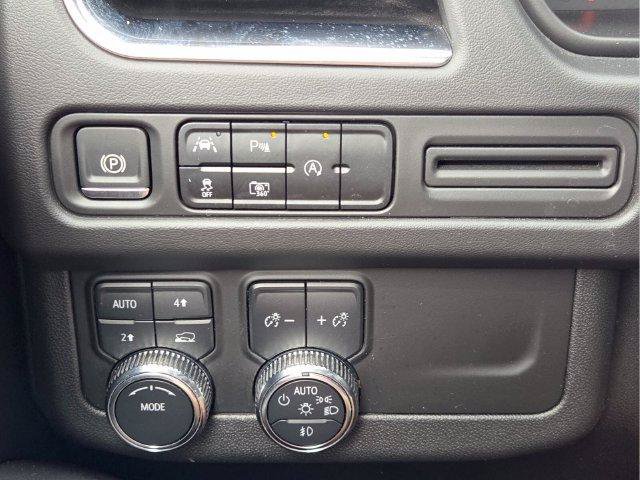Used 2024 GMC Yukon XL SLT w/ SLT Premium Package AWD/4WD image 33