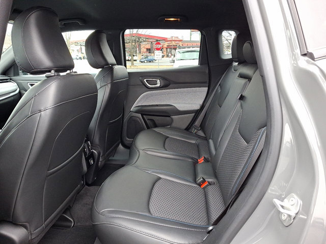 Used 2023 Jeep Compass Latitude image 10