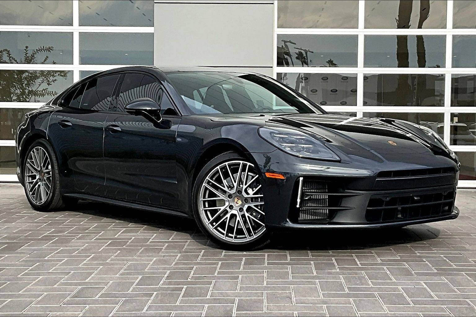 Used 2025 Porsche Panamera 4 image 3