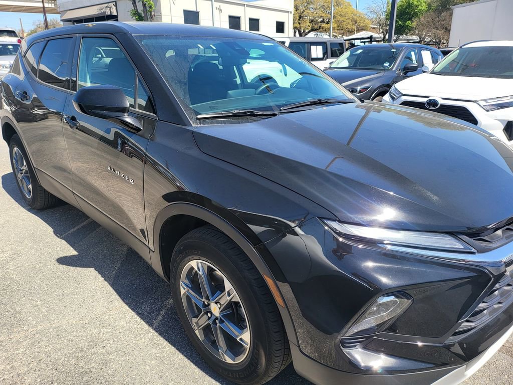 Used 2025 Chevrolet Blazer LT image 4
