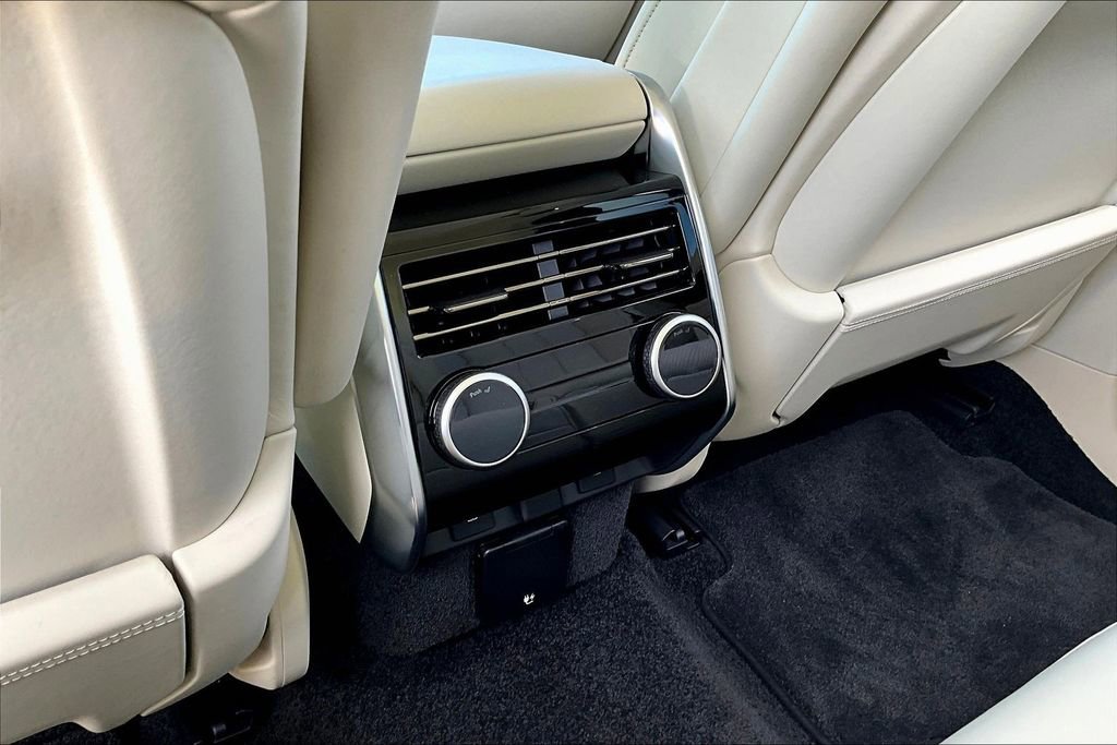 Certified 2025 Land Rover Range Rover SE AWD/4WD image 10