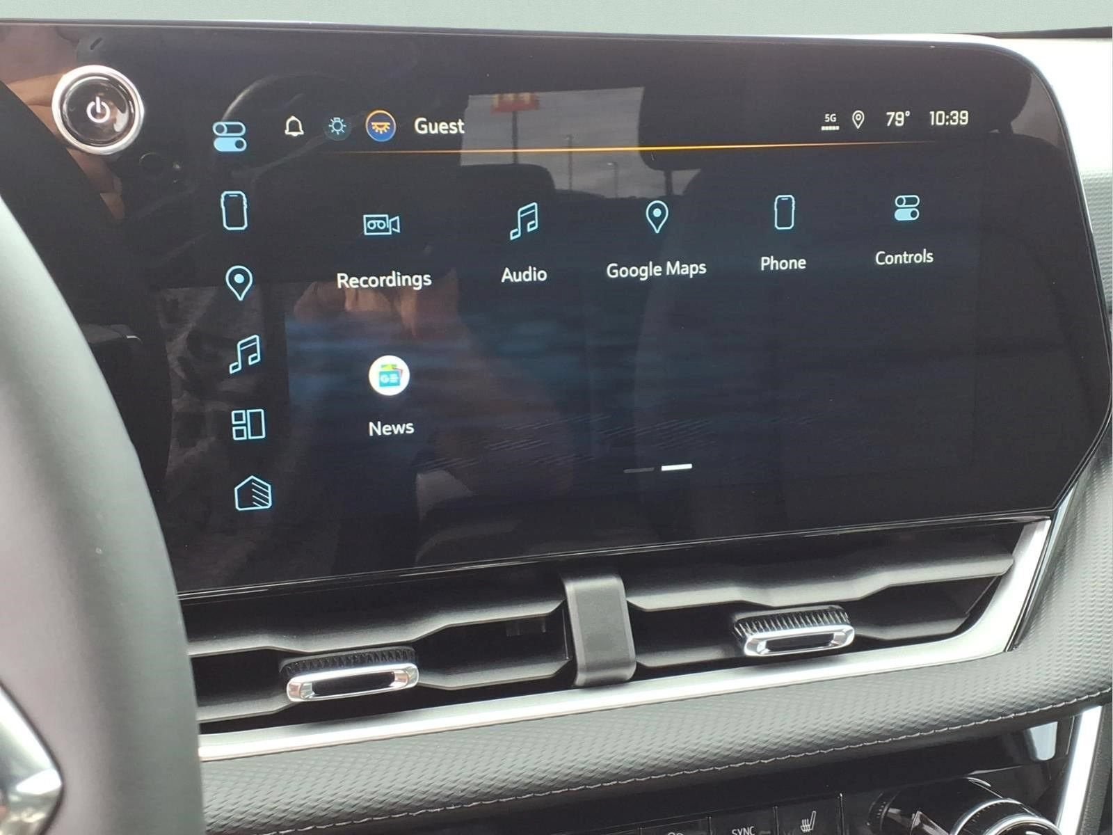 New 2027 Chevrolet Equinox LT w/ Convenience Package II FWD image 9