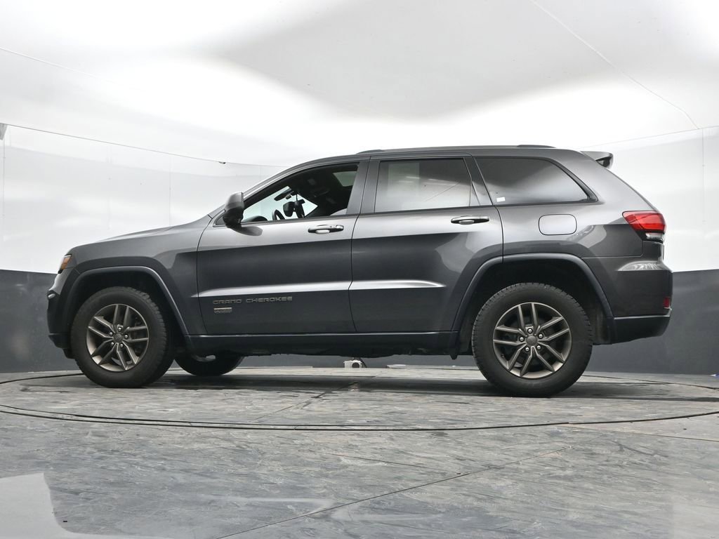 Used 2016 Jeep Grand Cherokee Laredo 75th Anniversary image 37