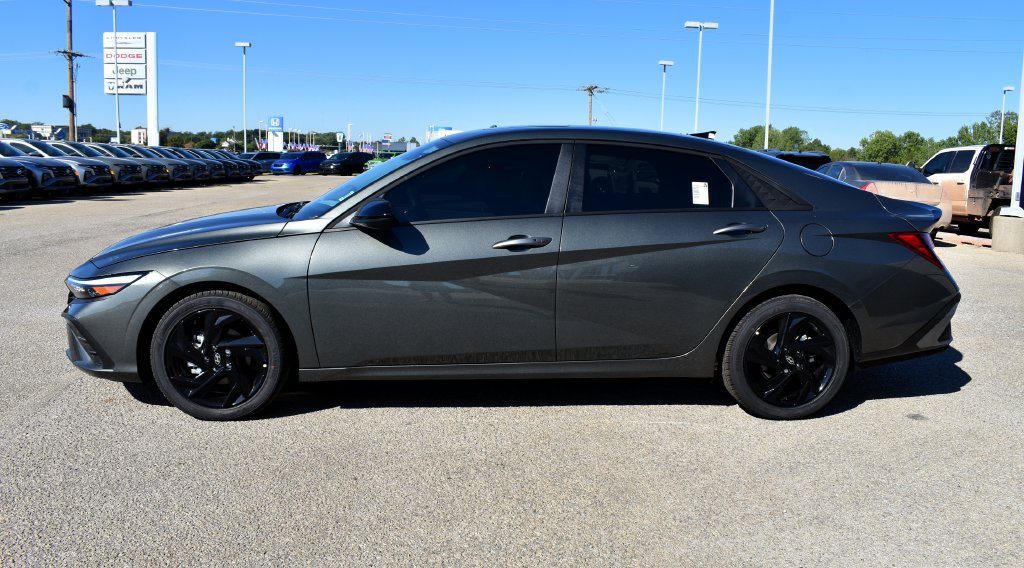 New 2026 Hyundai Elantra SEL Sport FWD image 5
