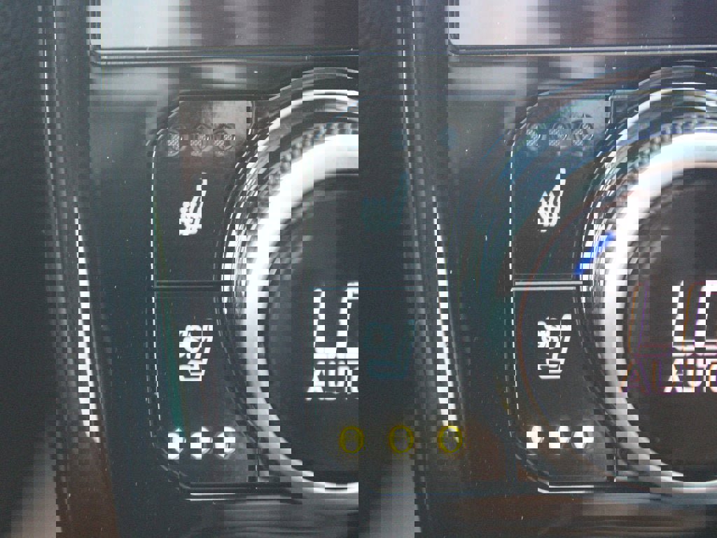 Used 2026 Toyota Highlander Platinum image 17