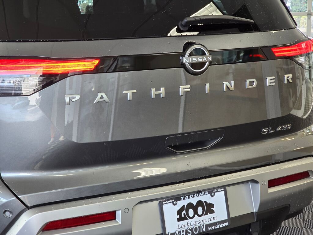 Used 2025 Nissan Pathfinder SL w/ SL Premium Package image 13